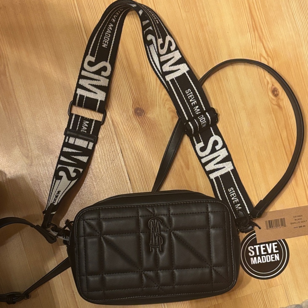 NWT Steve Madden Bwallie with Logo Strap